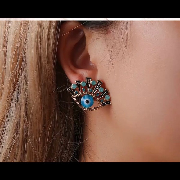 👇🏻$Reduced to lowest price. Vintage Evil eye stud earrings - Picture 3 of 4